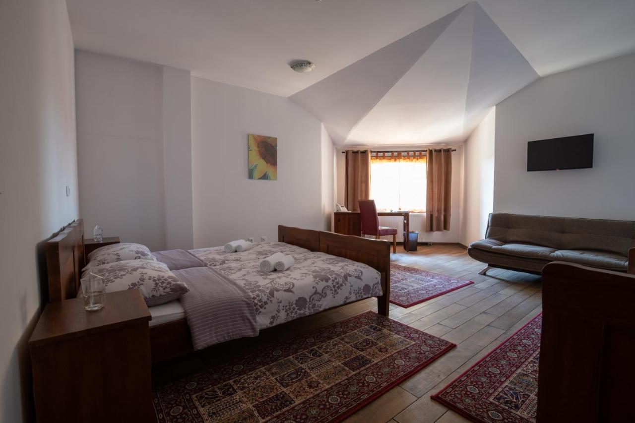 Hotel Lug Осиек Экстерьер фото