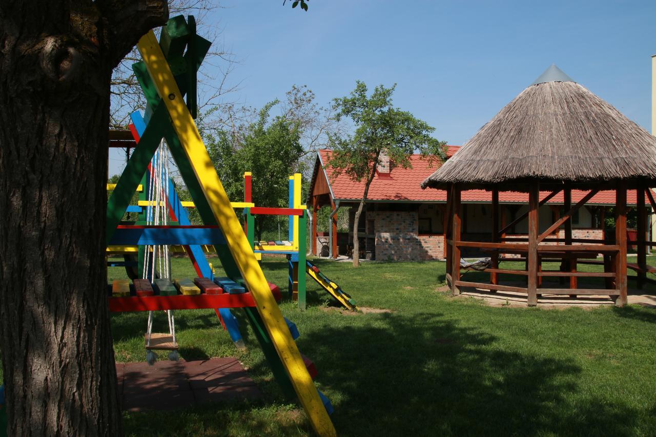 Hotel Lug Осиек Экстерьер фото