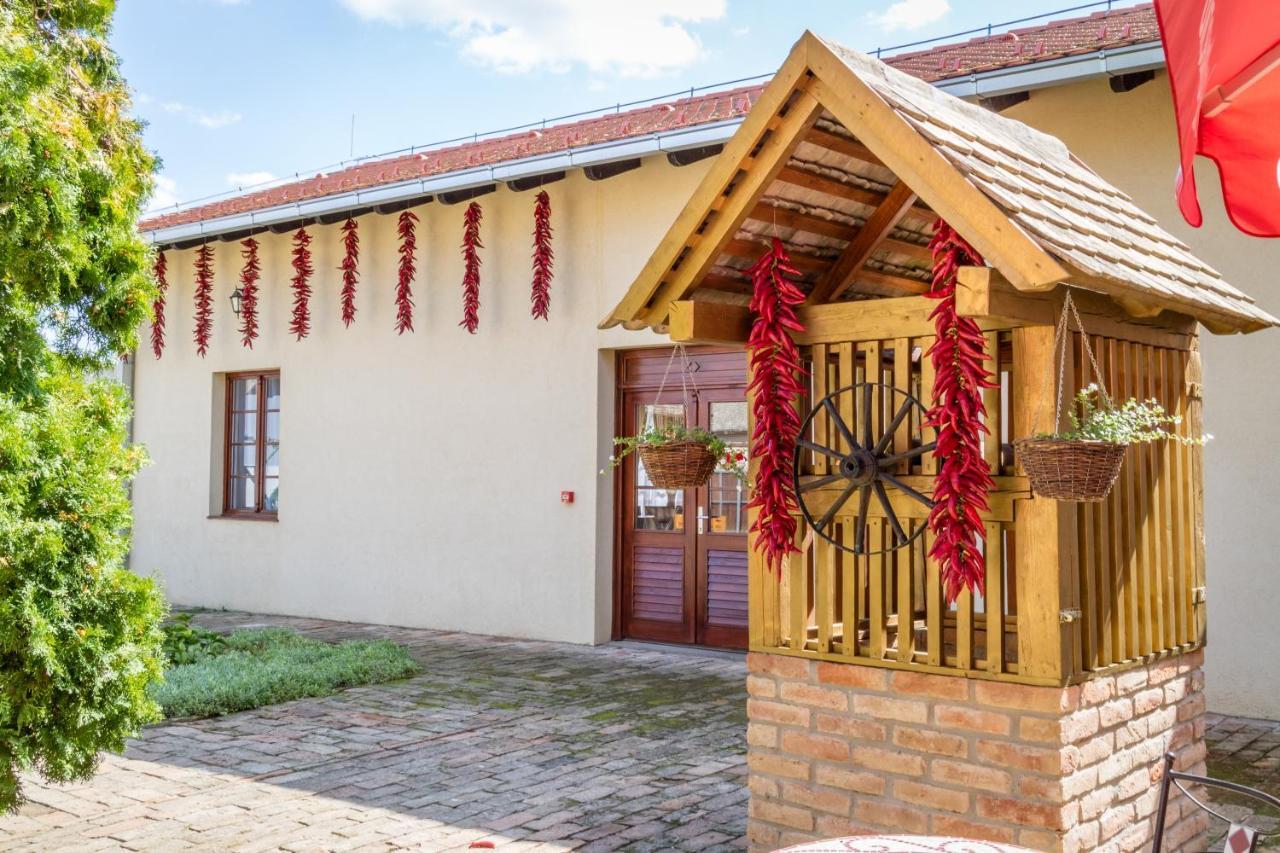 Hotel Lug Осиек Экстерьер фото