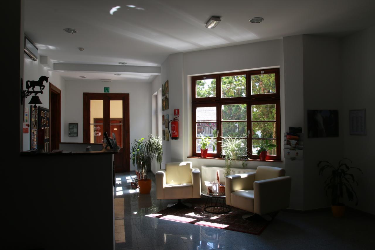 Hotel Lug Осиек Экстерьер фото