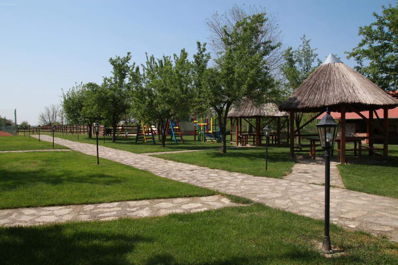 Hotel Lug Осиек Экстерьер фото