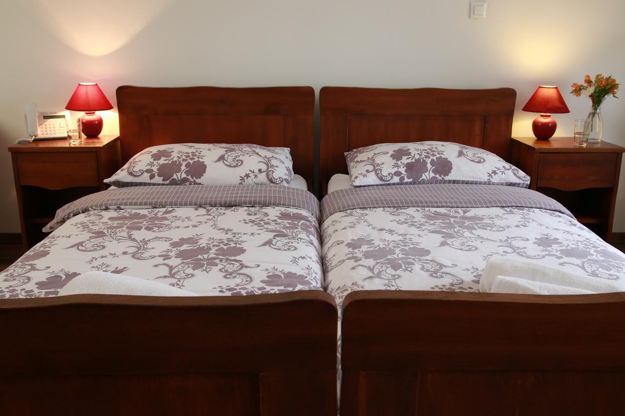 Hotel Lug Осиек Экстерьер фото