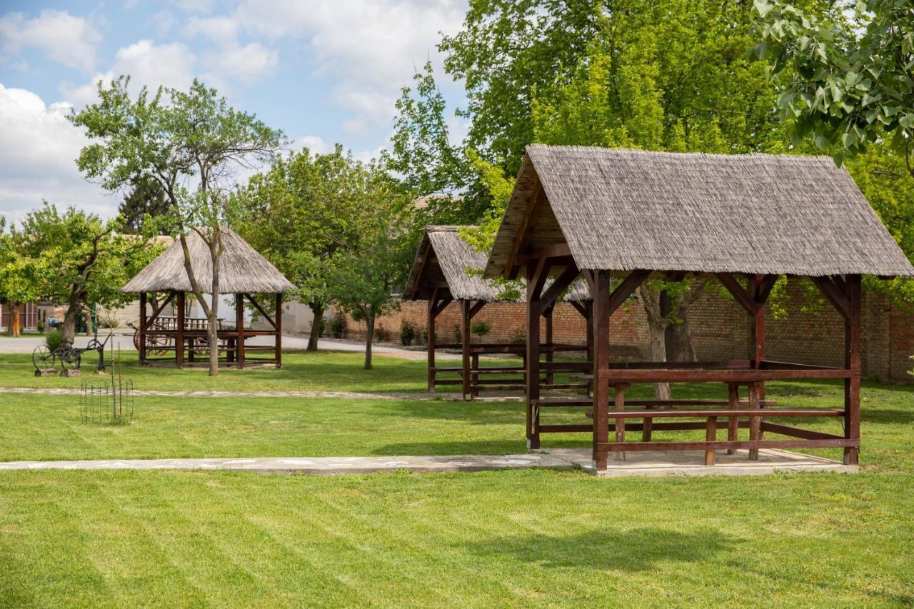 Hotel Lug Осиек Экстерьер фото